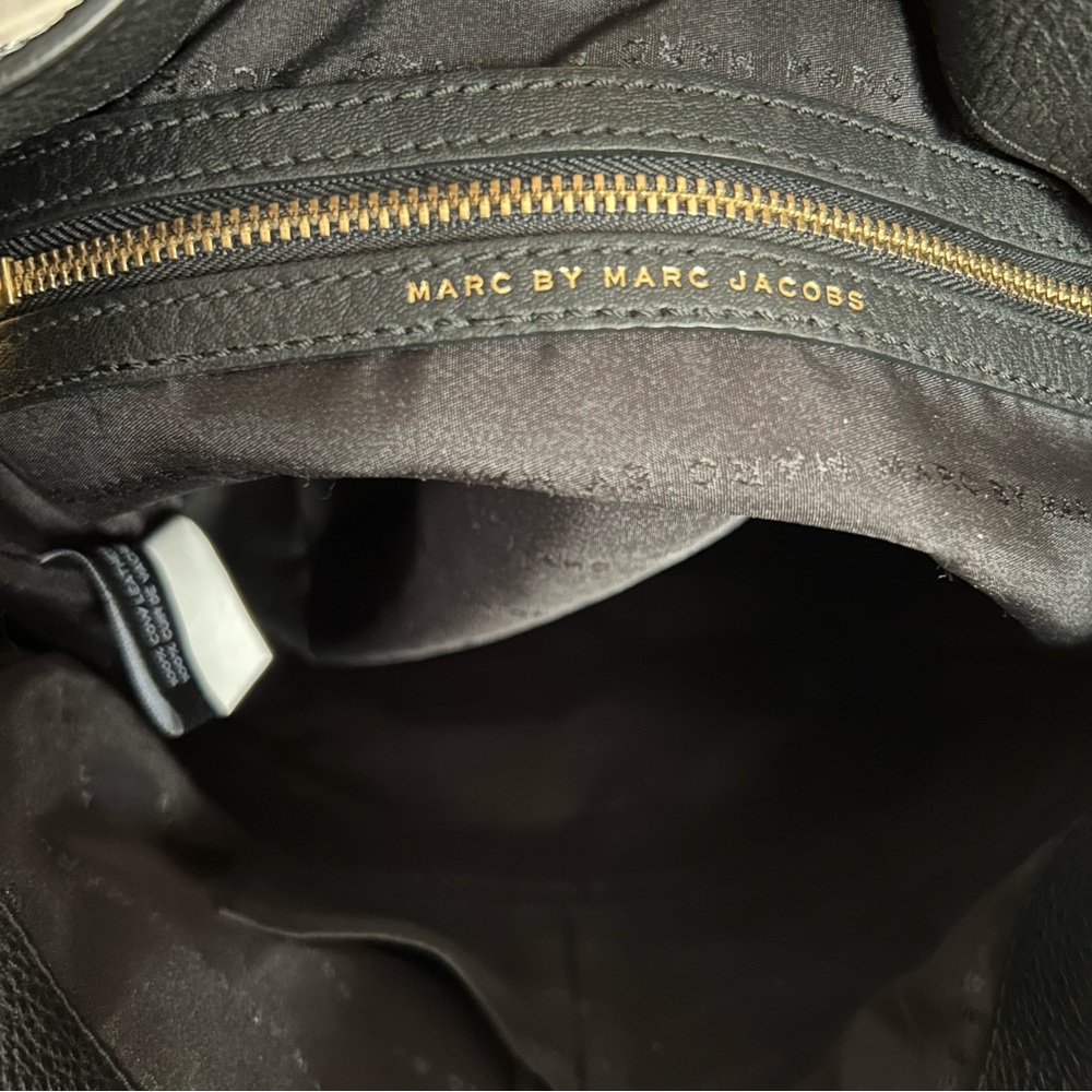 MARC BY MARC JACOBS TOO HOT TO HANDLE HOBO SHOULDER BAG - Picture 6 of 9